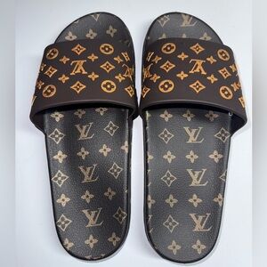 Brown Slide Sandals. No Brand.